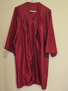 Jostens Graduation Maroon/Crimson Cap And Gown Set, Size 5'1 to 5'3 Gown, Unisex